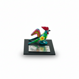Trofeo ejecutivo alebrije chico con diseño de gallo pintado a mano presentado en caja rígida para regalos institucionales | Ambiente Mexicano