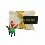 “Alebrijes en bolsita de yute con listón corporativo y etiqueta con logo, regalo para evento corporativo en México - Ambiente Mexicano
