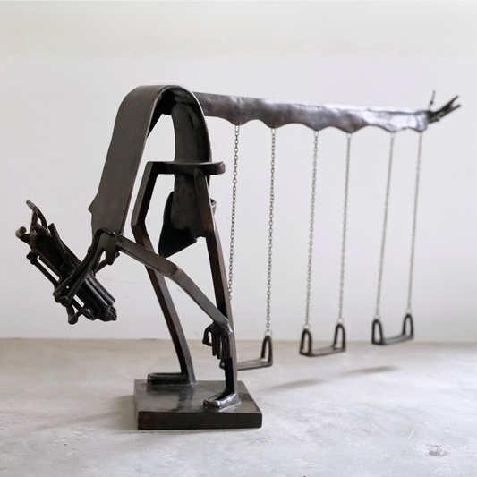 El Hombre de los Columpios — escultura en bronce certificada de Mario Zarza como regalo ejecutivo de arte mexicano para empresas -marca Ambiente Mexicano