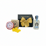 Minikit de tequila y dulces mexicanos como regalo corporativo premium en estuche rígido negro personalizado con logotipo.