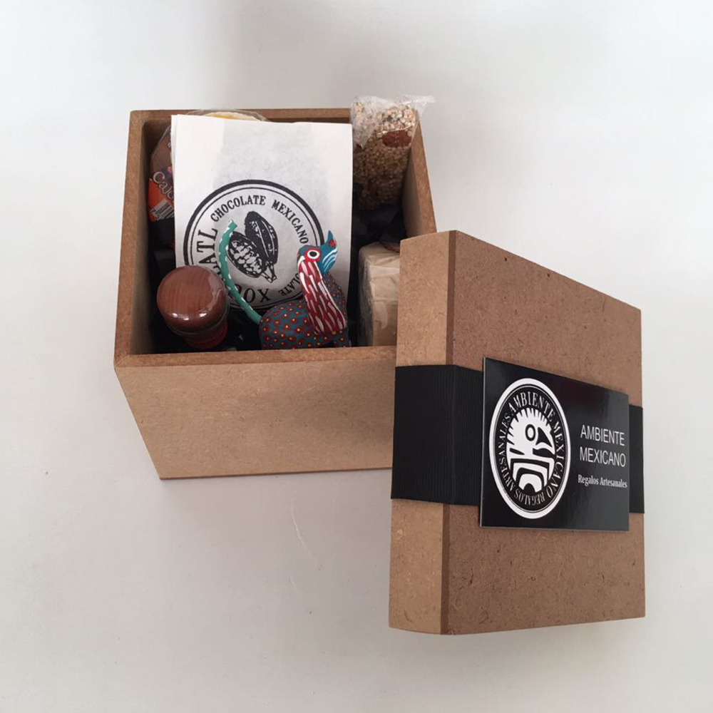 Cajita "Atotonilco" con mini alebrije, dulces mexicanos y algo más para regalos - Ambiente Mexicano