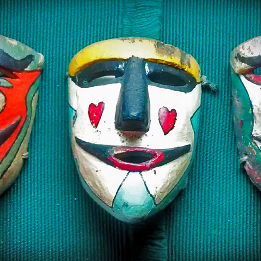 Vamos a desenmascarar a este museo