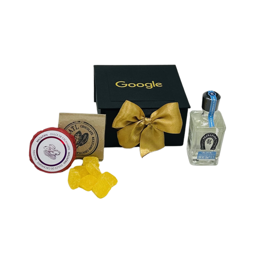 muestras de dulces mexicanos y tequila