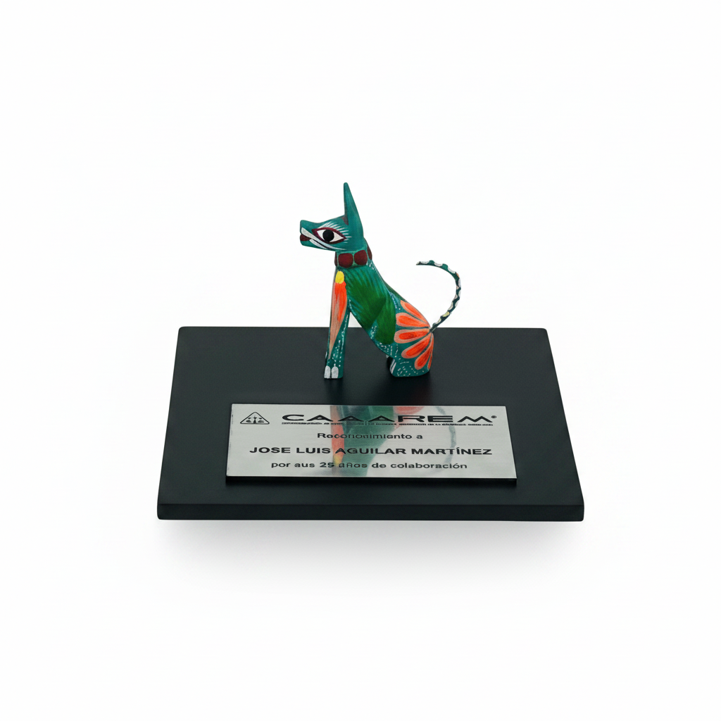 Trofeo con alebrije miniatura para congresos y premiaciones. Trofeos para Conferencistas | Ambiente Mexicano