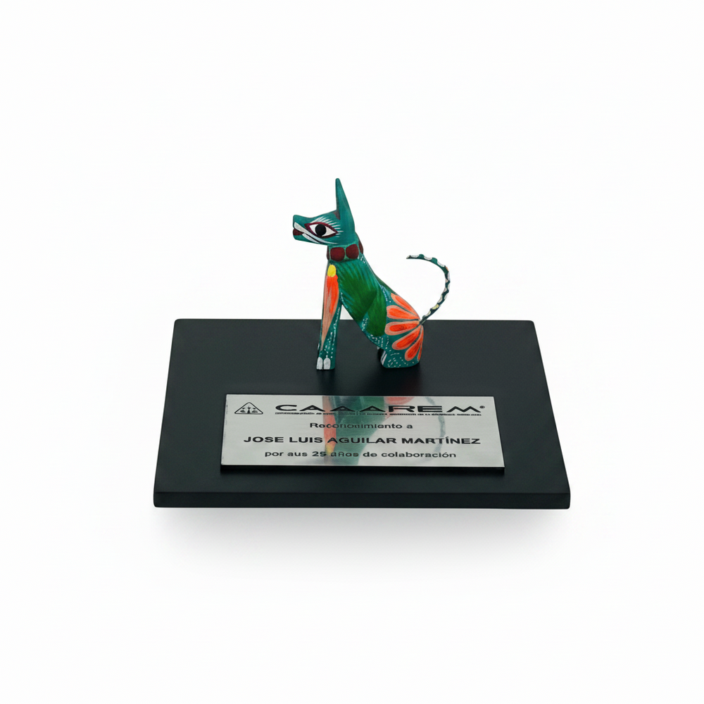 Trofeo con alebrije miniatura para congresos y premiaciones. Trofeos para Conferencistas | Ambiente Mexicano
