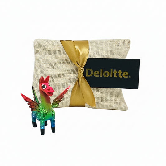 “Alebrijes en bolsita de yute con listón corporativo y etiqueta con logo, regalo para evento corporativo en México - Ambiente Mexicano