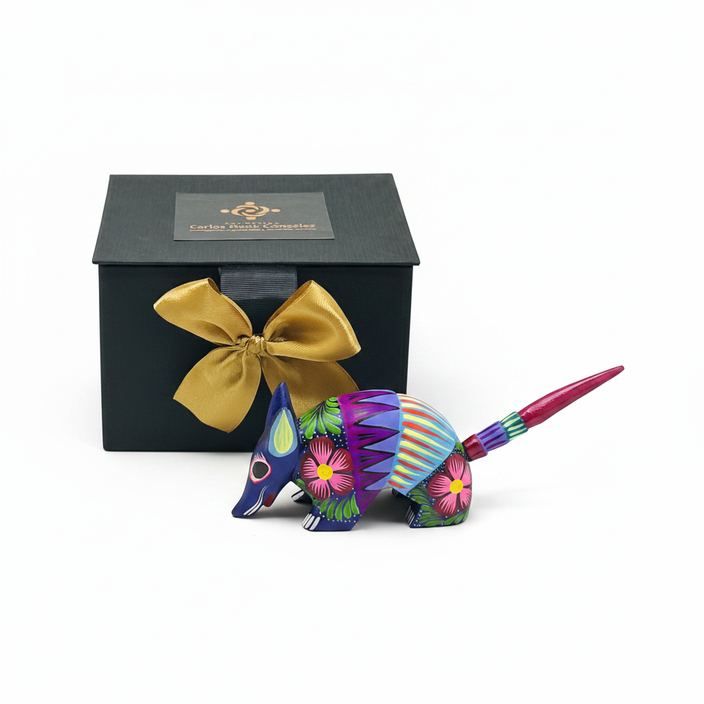 Presentación institucional de alebrije oaxaqueño diseñado para regalos de protocolo internacional de Ambiente Mexicano