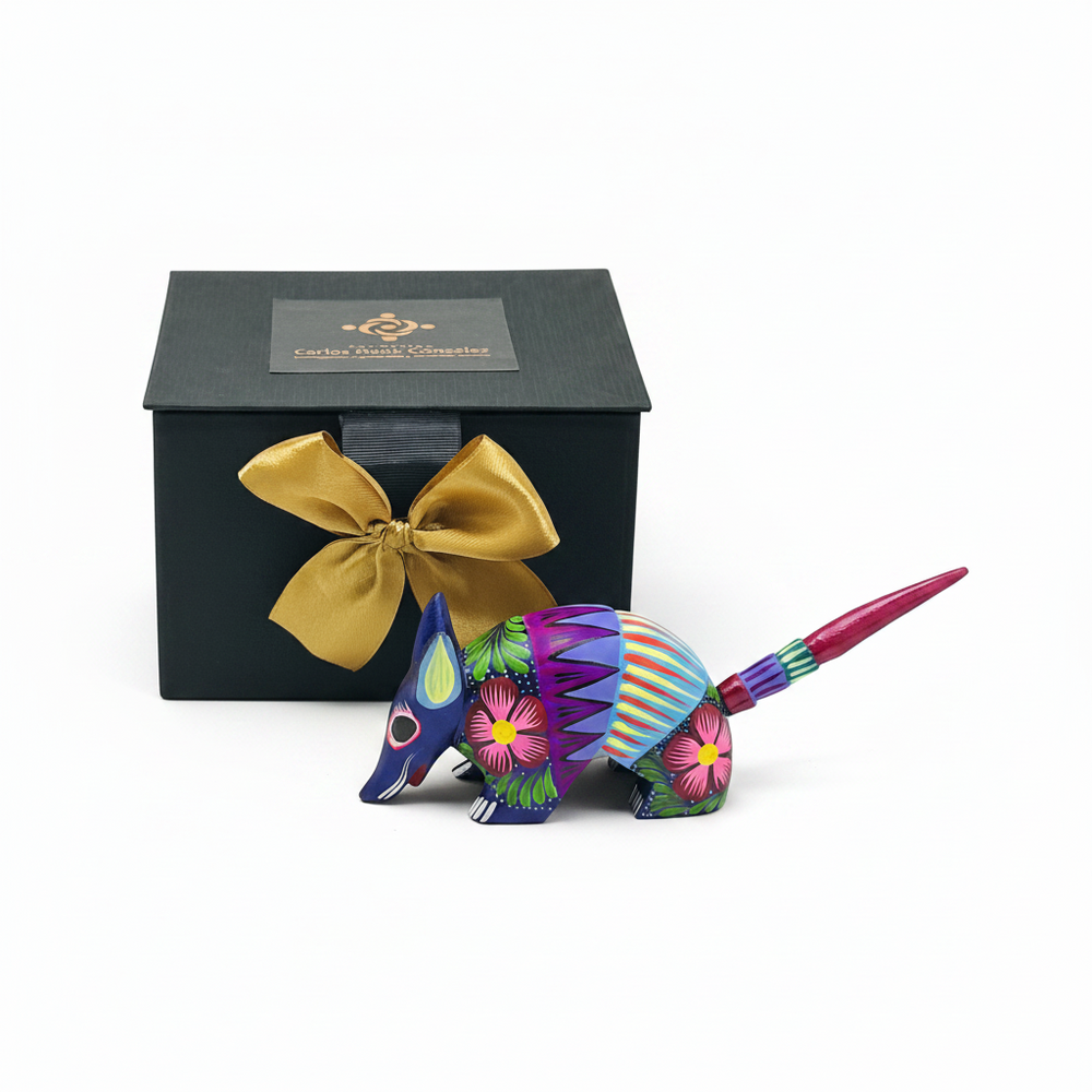 Presentación institucional de alebrije oaxaqueño diseñado para regalos de protocolo internacional de Ambiente Mexicano
