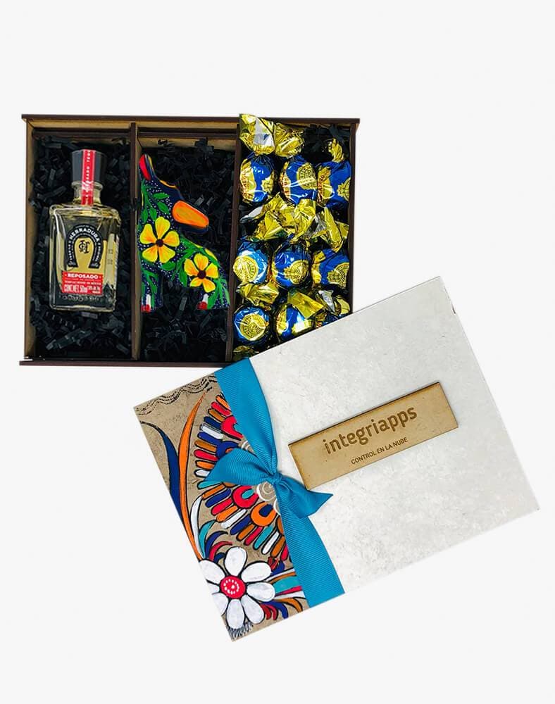 Caja Tequila Jalisco con alebrije mediano 2021 - Ambiente Mexicano