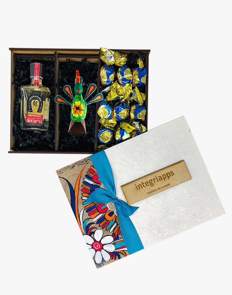 Caja Tequila Jalisco con alebrije mediano 2021 - Ambiente Mexicano