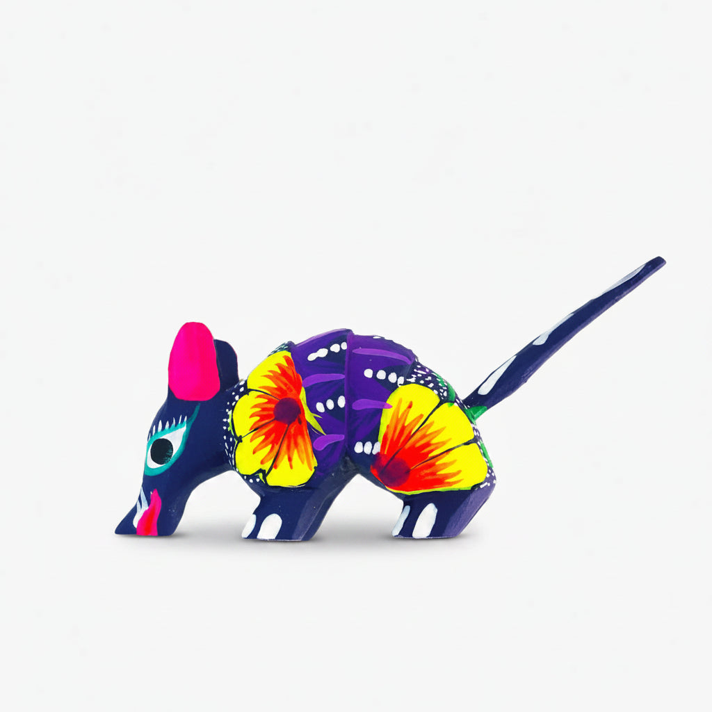 Alebrije miniatura con forma de armadillo_Hecho en madera de copal_comercio Justo Ambiente Mexicano